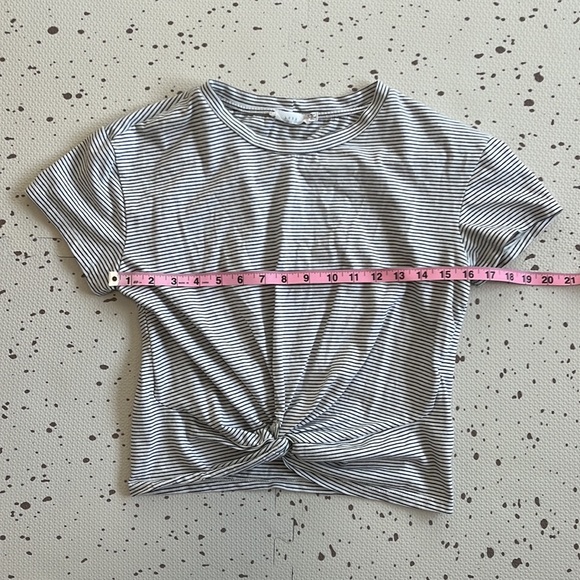 💘 LUSH - TAMARA CROPPED KNOT FRONT STRIPED KNIT TOP - Picture 4 of 5